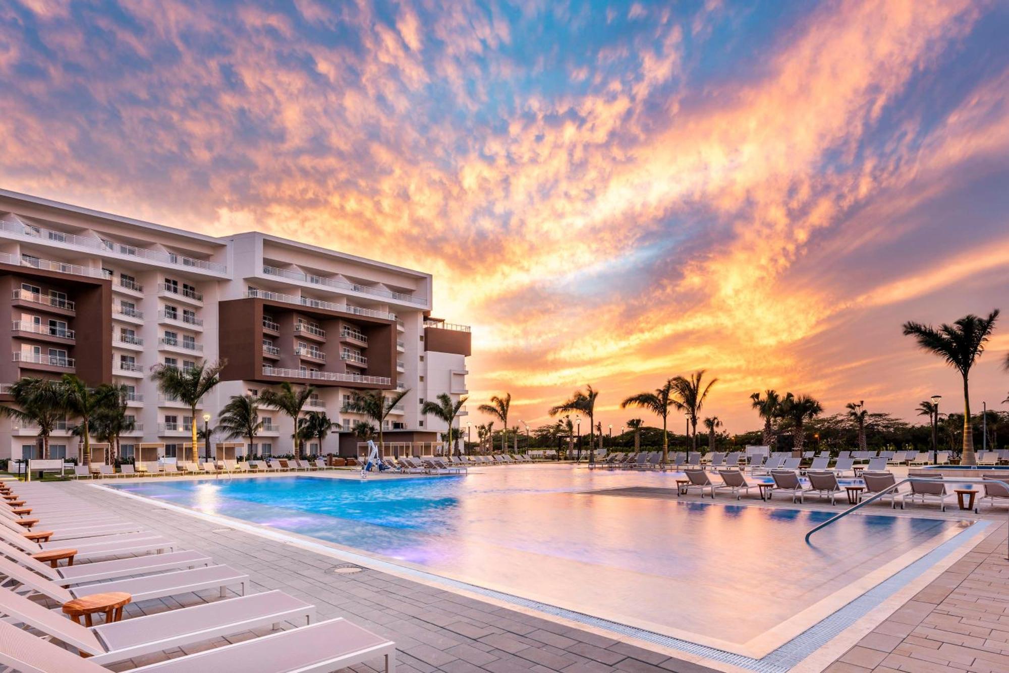 Embassy Suites By Hilton Aruba Beach Resort Palm Beach Exterior photo